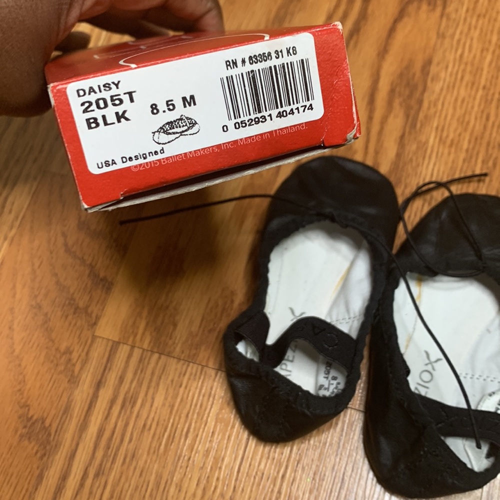 Girls 8.5M Ballet Shoes - Picture 2 of 4